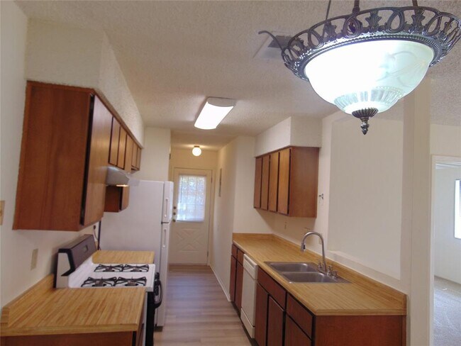 Building Photo - 903 Chisholm Cove