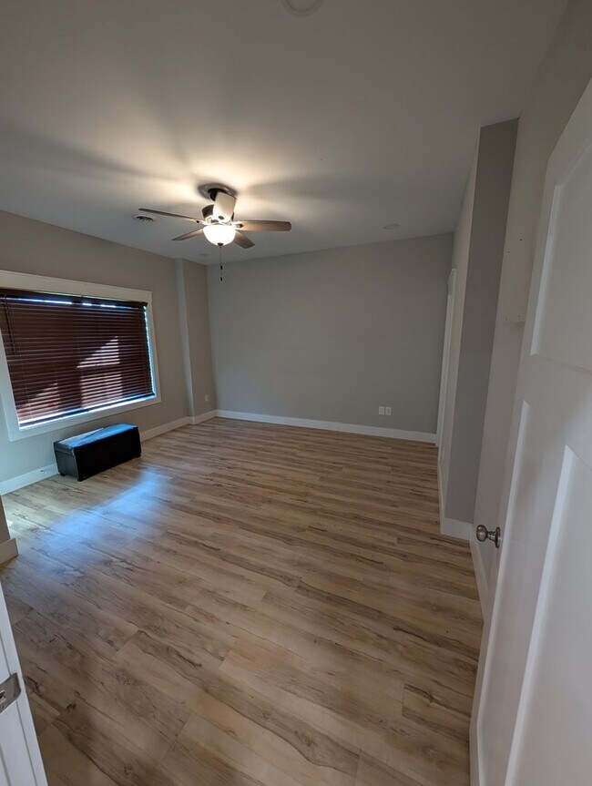 Building Photo - Beautiful home 3 minutes from ETSU!