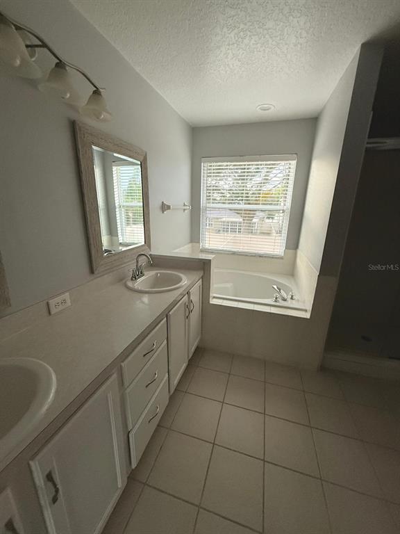 Building Photo - 14116 Entrada Dr