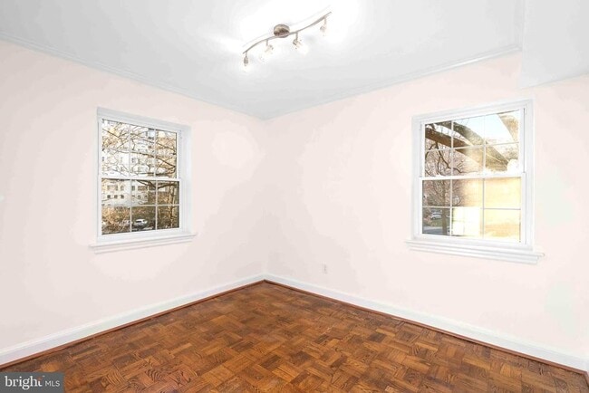 Building Photo - 1322 Fort Myer Dr