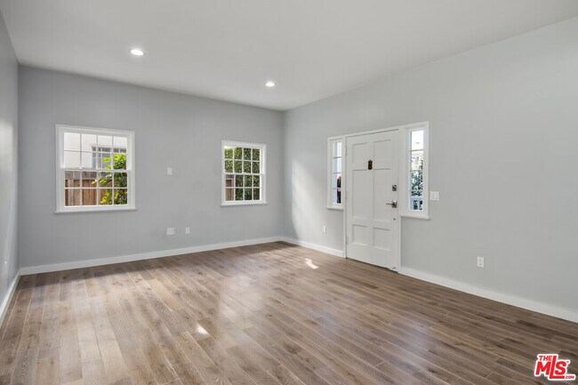 Building Photo - 111 S Harper Ave