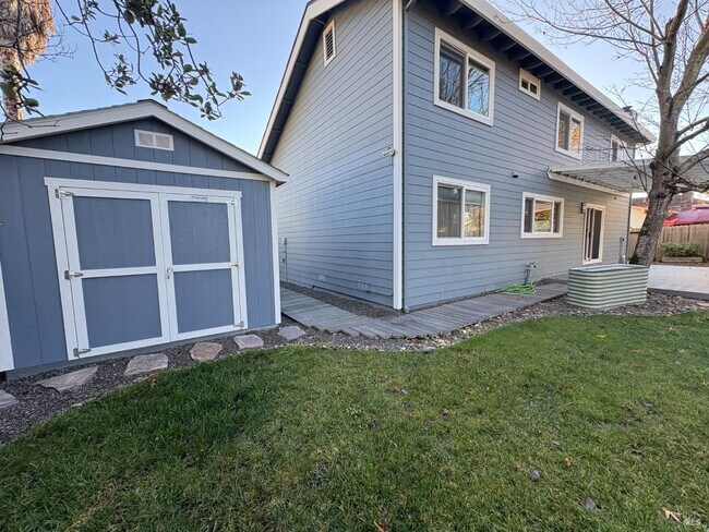 Building Photo - 5705 Davis Cir