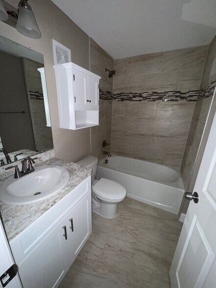 Building Photo - 1149 Sycamore St