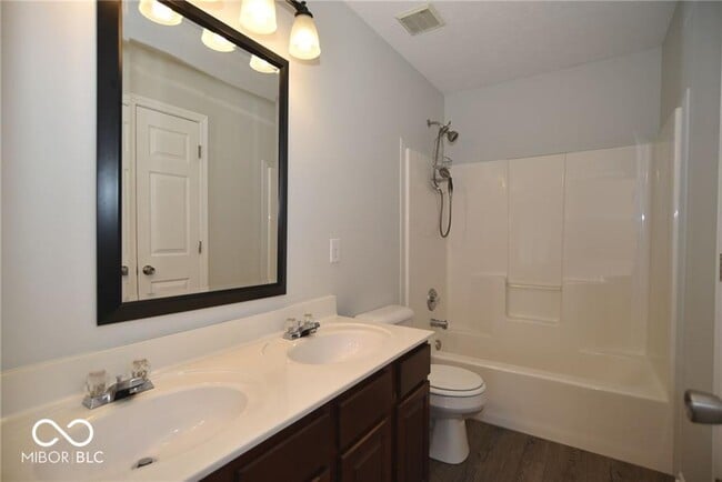 Building Photo - 5742 Cantigny Way N