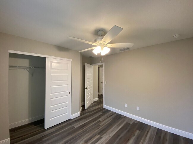 Building Photo - Custom Home - Desirable SE Ocala Neighborh...