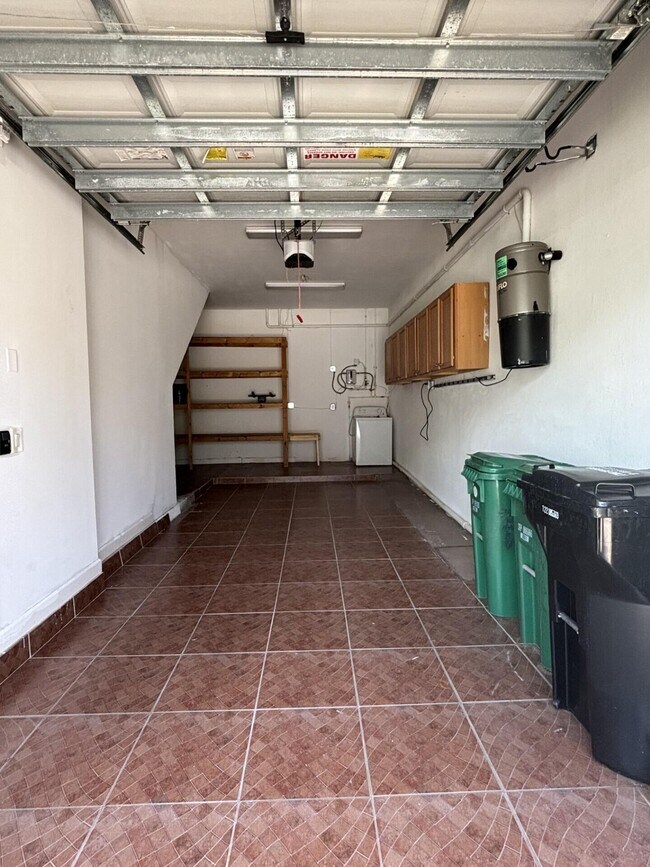 Building Photo - 10440 SW Stephanie Way