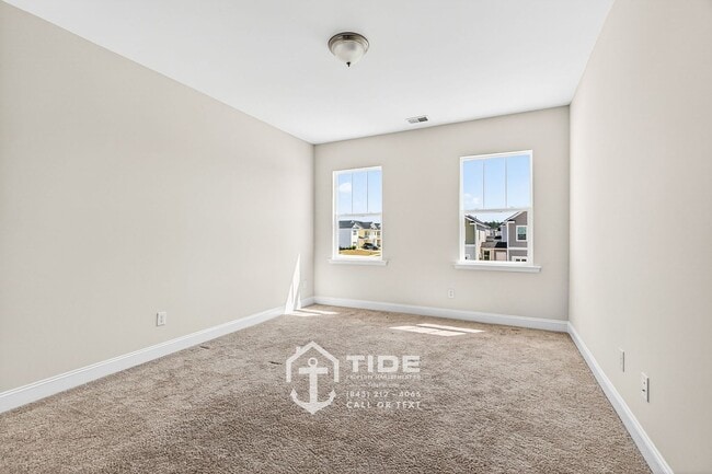 Building Photo - Modern Comfort & Easy Living in Goose Creek