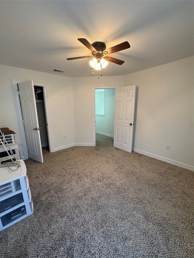 Building Photo - 1110 Hector Ave