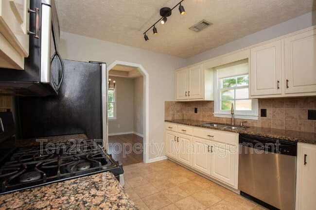 Building Photo - 1018 Sugar Mill Dr