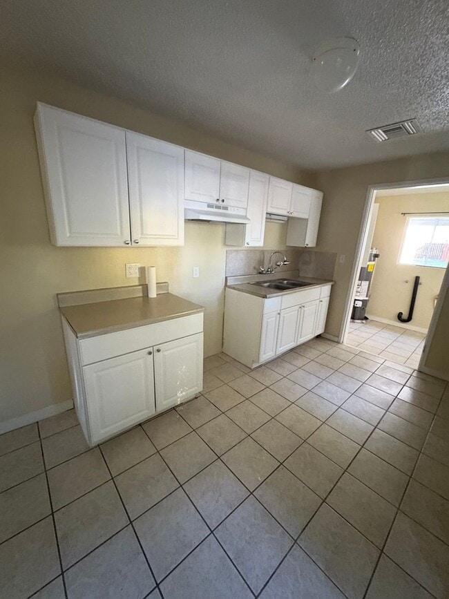 Building Photo - FOR RENT!! AVAILABLE 12/20/2025