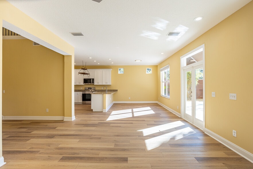 Building Photo - 3204 W Empedrado St