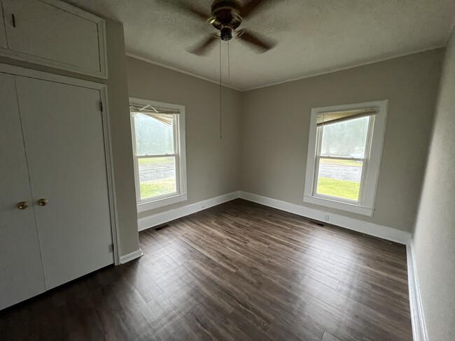 Front Bedroom - 301 Walker St