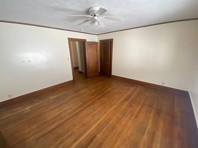 Building Photo - Massive 4 Bedroom, 2 Bath Brick Home