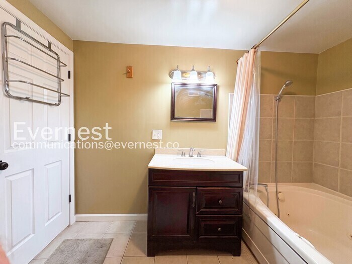 Building Photo - 6405 Loch Crest Ct
