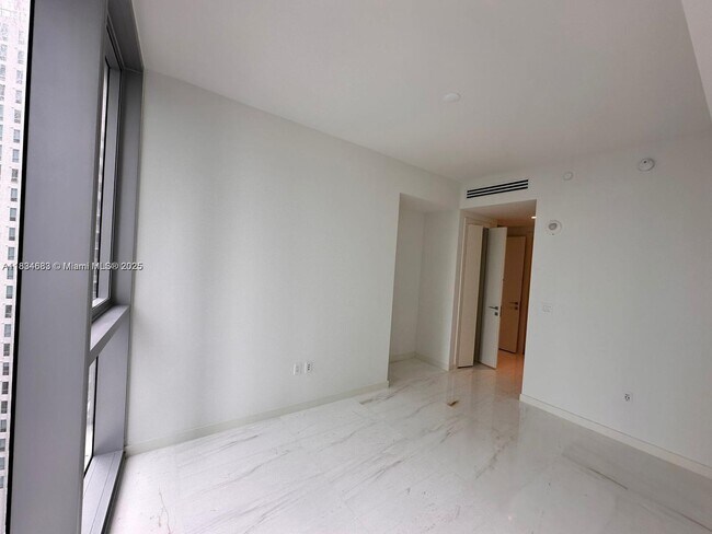 Building Photo - 300 Biscayne Blvd Way