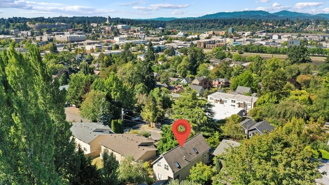 Building Photo - 2720 Sq. Ft. Character Home in downtown Ol...