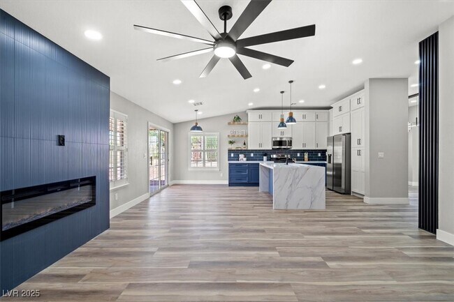 Building Photo - 5005 Cliffrose Dr