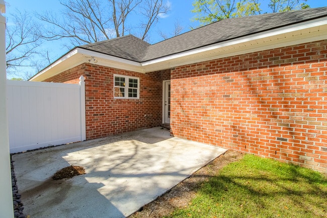 Building Photo - 33 Grove Cir