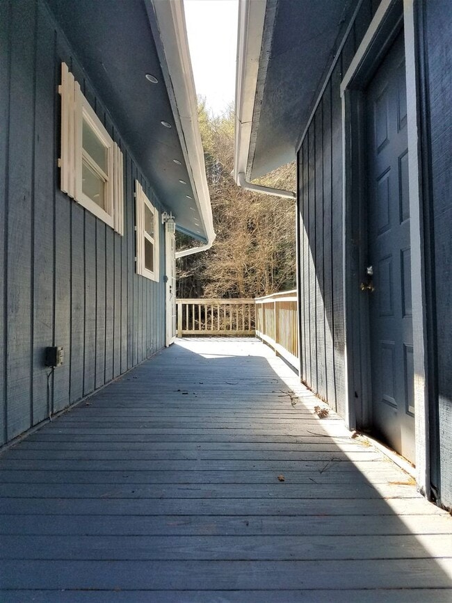 Building Photo - Beautiful 2 Bed Home in Fleetwood!