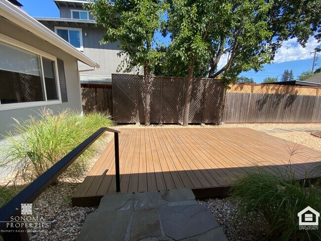 Building Photo - Charming 2bd/2ba House in Downtown Sonoma!