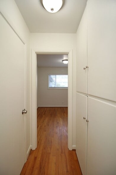 Building Photo - 3525 SW 10th Ave