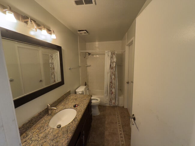 Building Photo - 3322 Santa Rita Rd