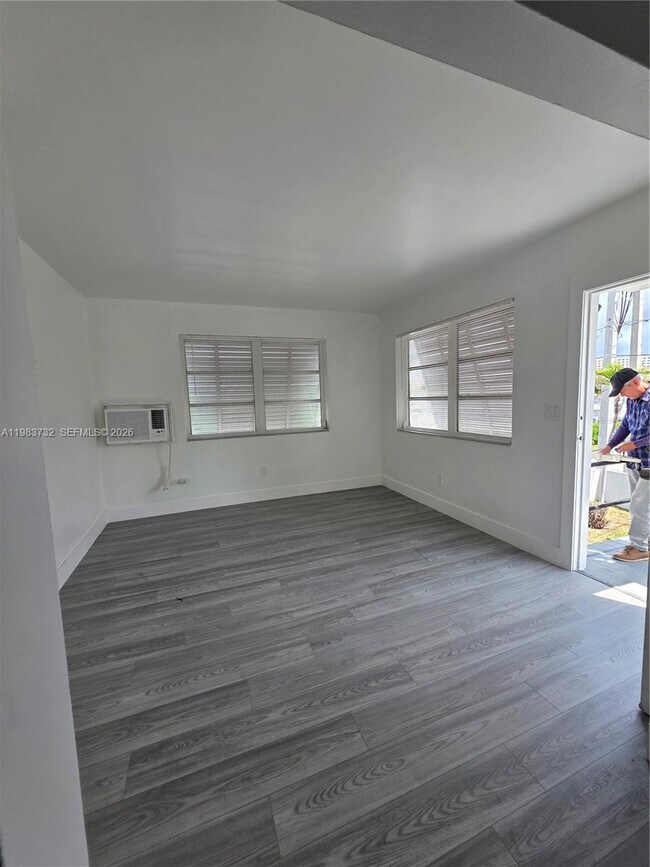 Building Photo - 57 Esplanade Dr