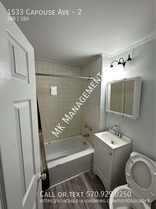 Building Photo - 1533 Capouse Ave