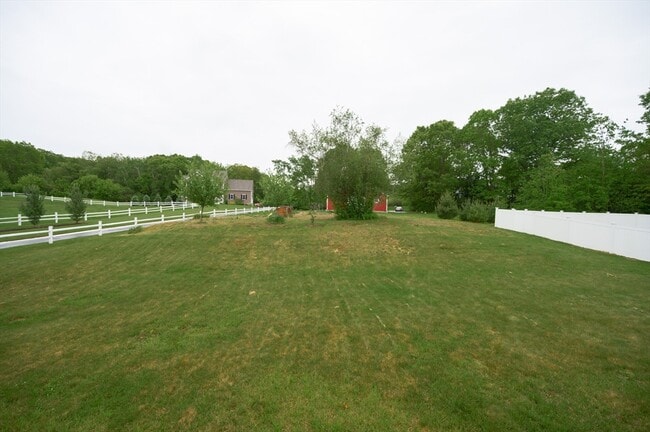 Building Photo - 7 Willow Brook Ln