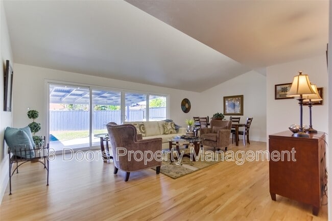 Building Photo - 5318 Saxon St