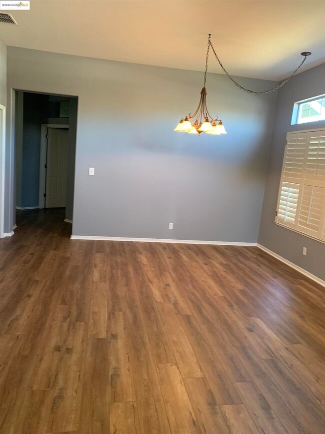 Building Photo - 651 Wildrose Way