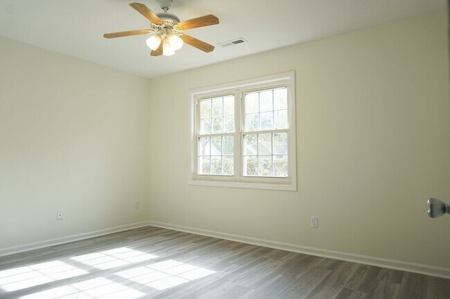 Building Photo - 3808 Fawn Creek Dr