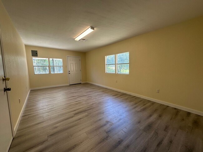 Building Photo - 115 Dawn Dr