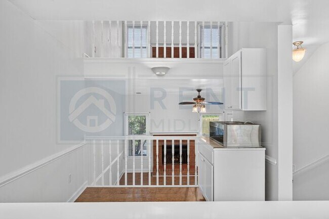 Building Photo - Beautiful Condo Available