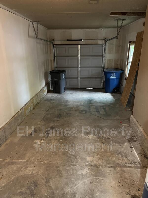 Building Photo - 10802 E 14th Ct