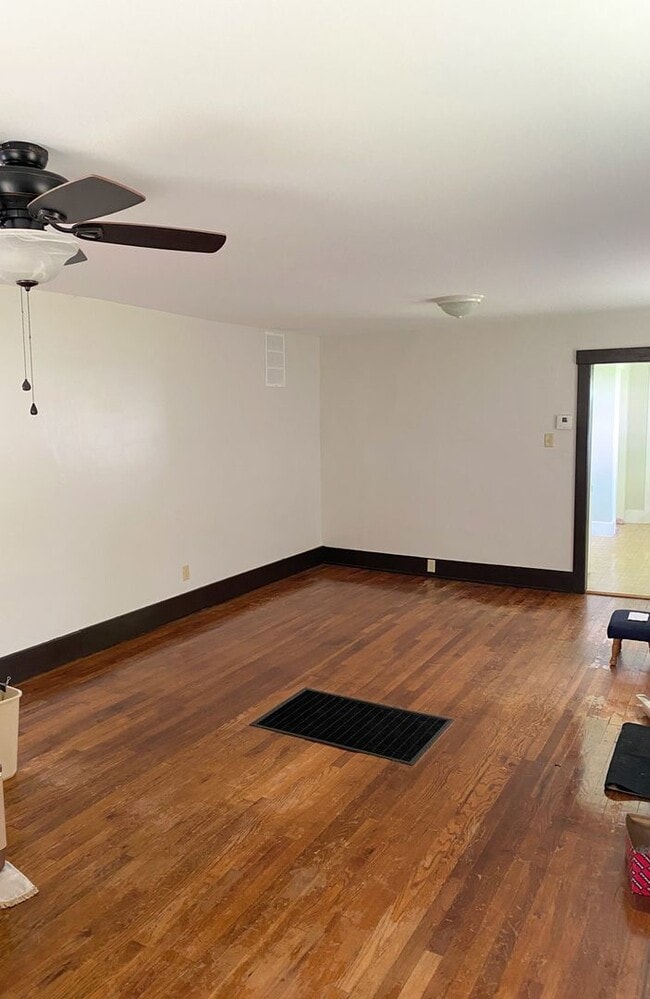 Building Photo - 2 Bedroom Bungalow Home