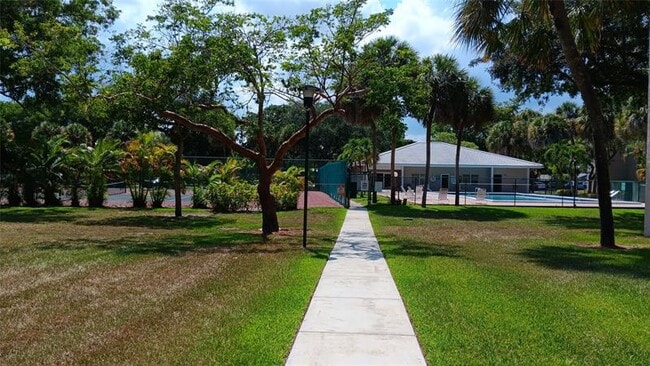 Building Photo - 8735 Ramblewood Dr