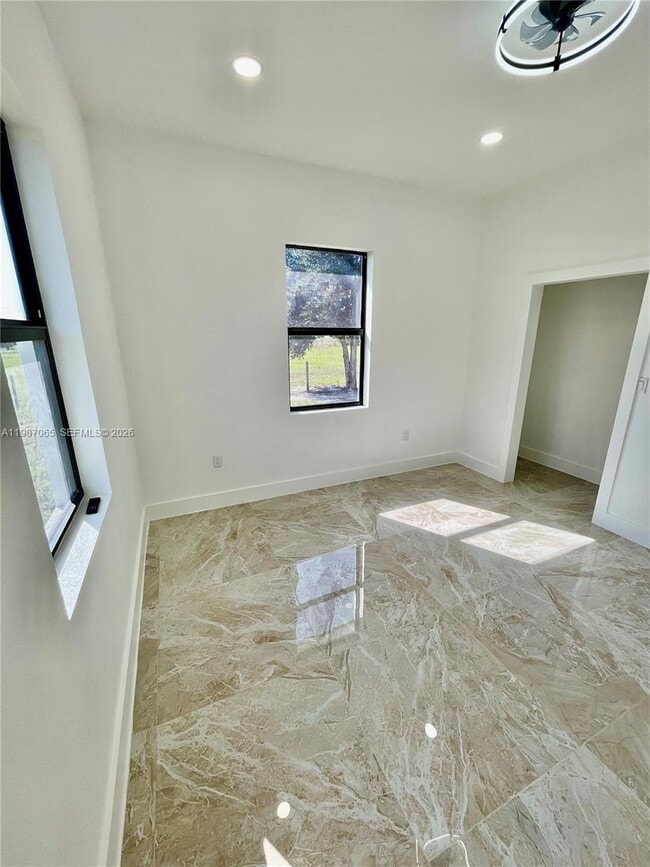 Building Photo - 435 N Quebrada St