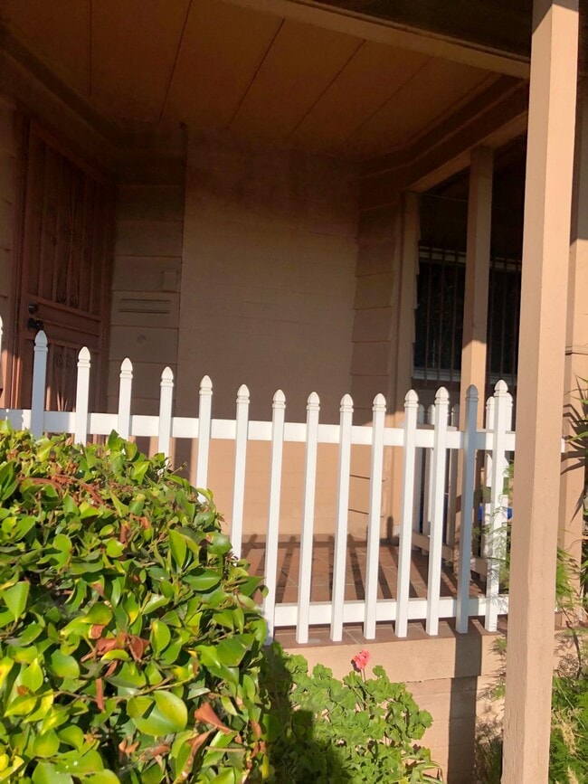 Building Photo - 2447 Malabar St