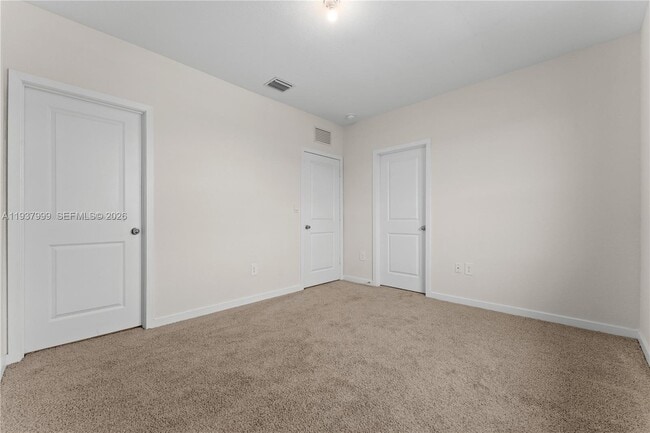 Building Photo - 433 NE 12th St