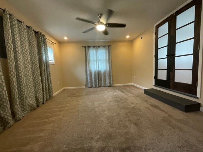 Building Photo - Move in special - 3 bedroom/2 bath brick h...