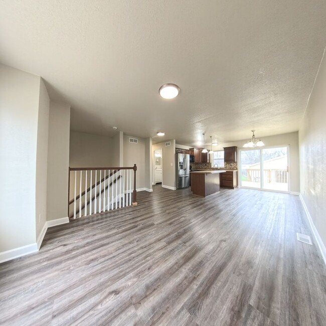 Building Photo - Charming 3 bedroom 2 bathroom home