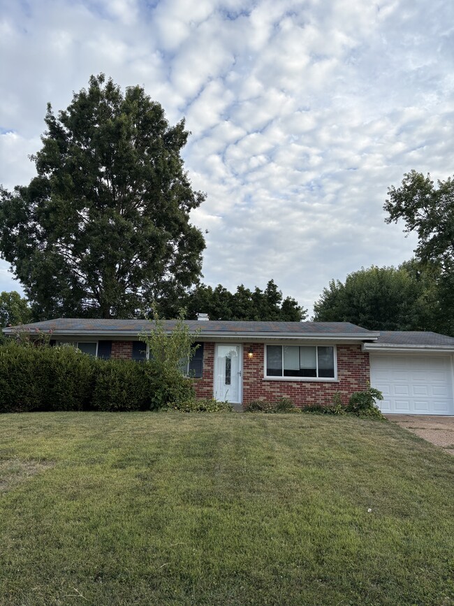 Primary Photo - 448 Terryville Dr