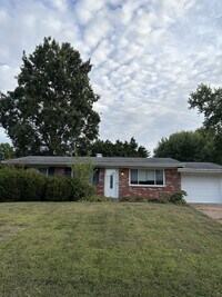 Building Photo - 448 Terryville Dr