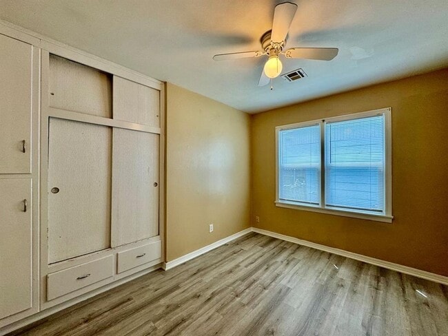 Building Photo - 3222 N Holman Ct