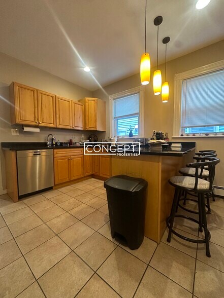 Building Photo - 68 Calumet St