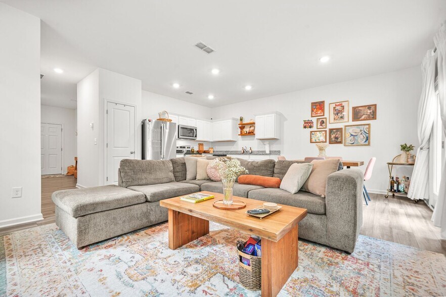 Building Photo - 2676 Senegal Wy