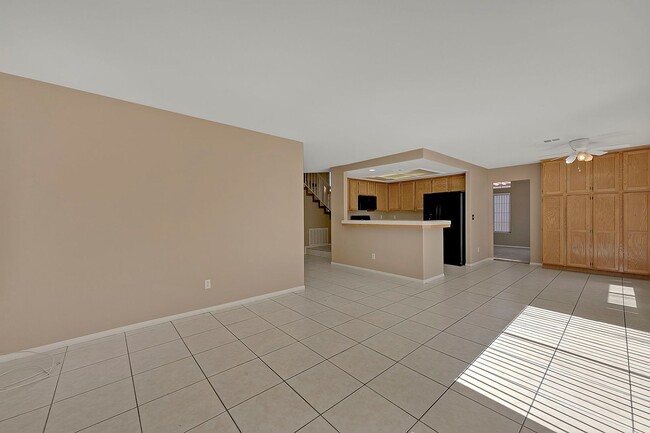 Building Photo - Green Valley Home! Beautiful &  Spacious! Stainless steel appliances! Washer & dryer! No pets!