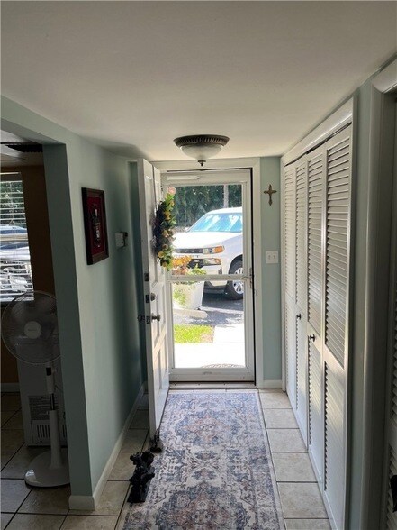 Building Photo - 600 Royal Palm Pl