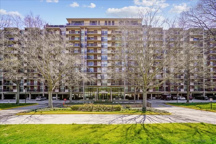 Building Photo - 1300 Army Navy Dr